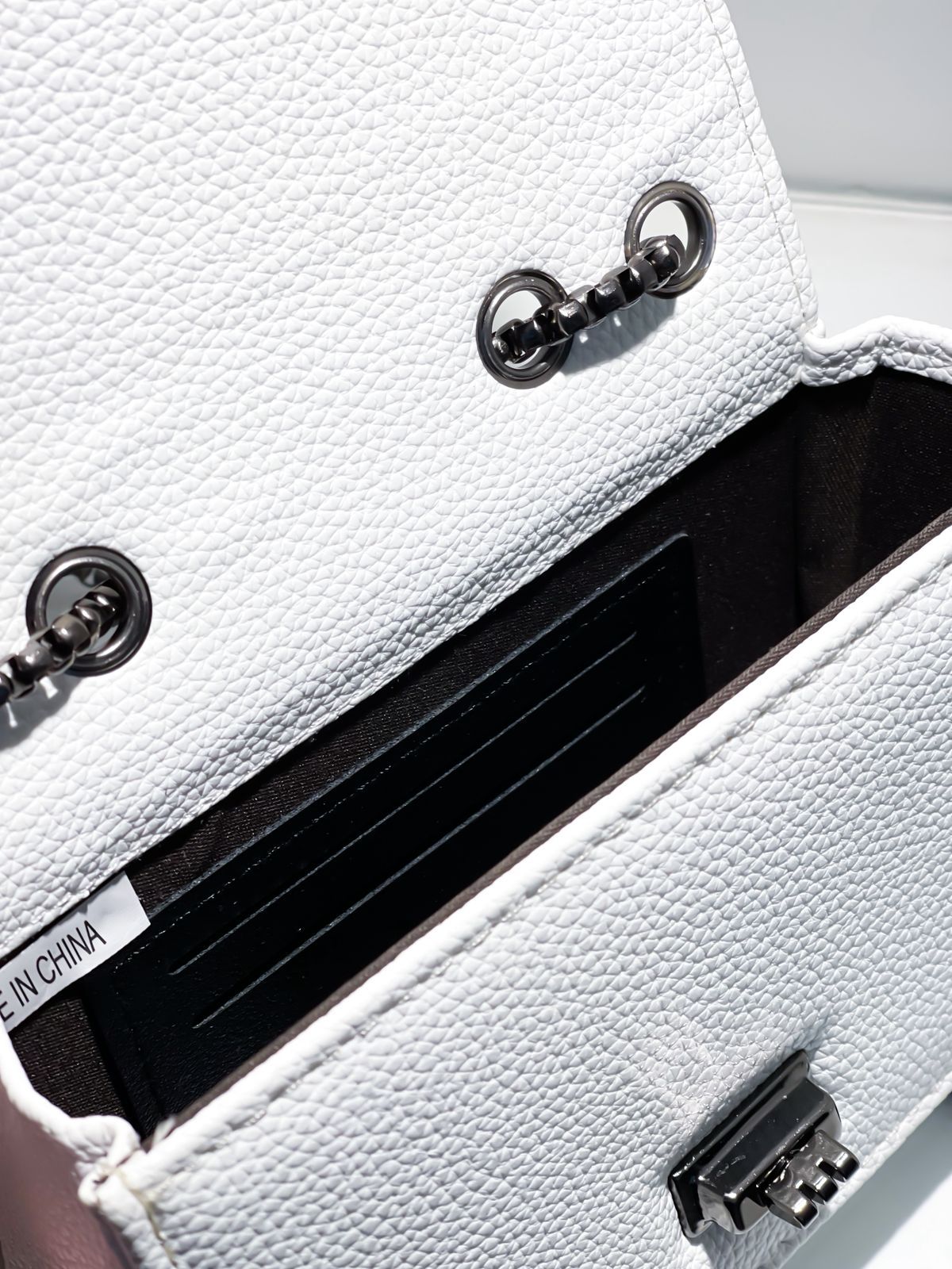 Bolsa Pequena em Couro Sintético com Alça de Corrente Ref. 1625