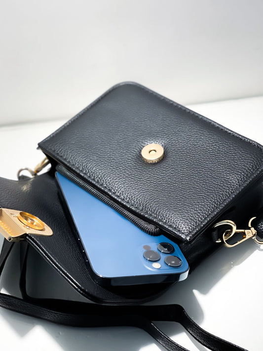 Bolsa Pequena Quadrada em Couro Sintético com Alça Ref. 1625