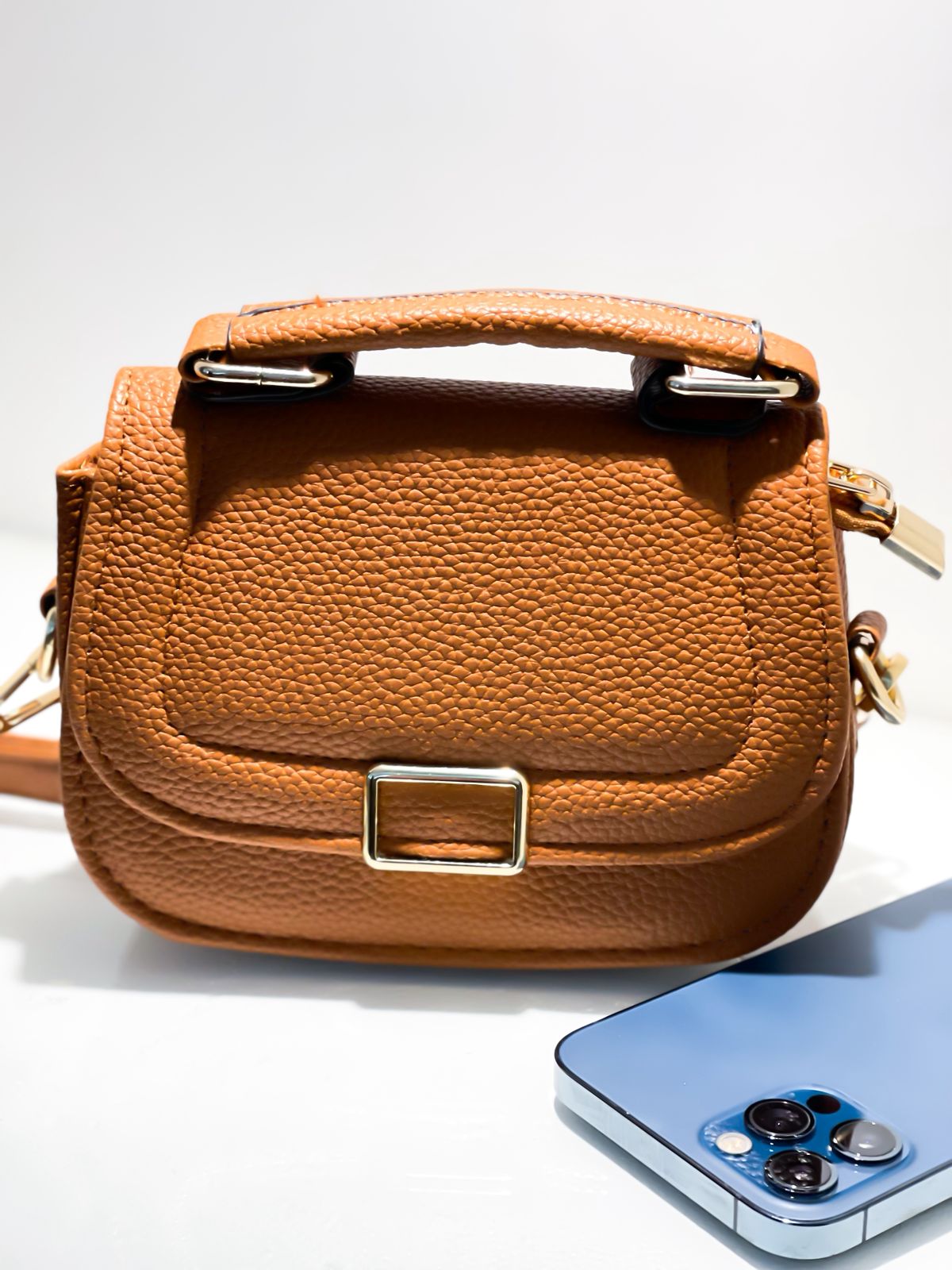 Bolsa Pequena Redonda em Couro Sintético com Alça Ref. 1625